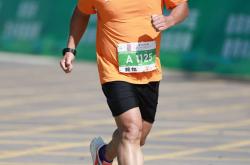 华体会-运动员努力拼搏，金牌之路充满荆棘