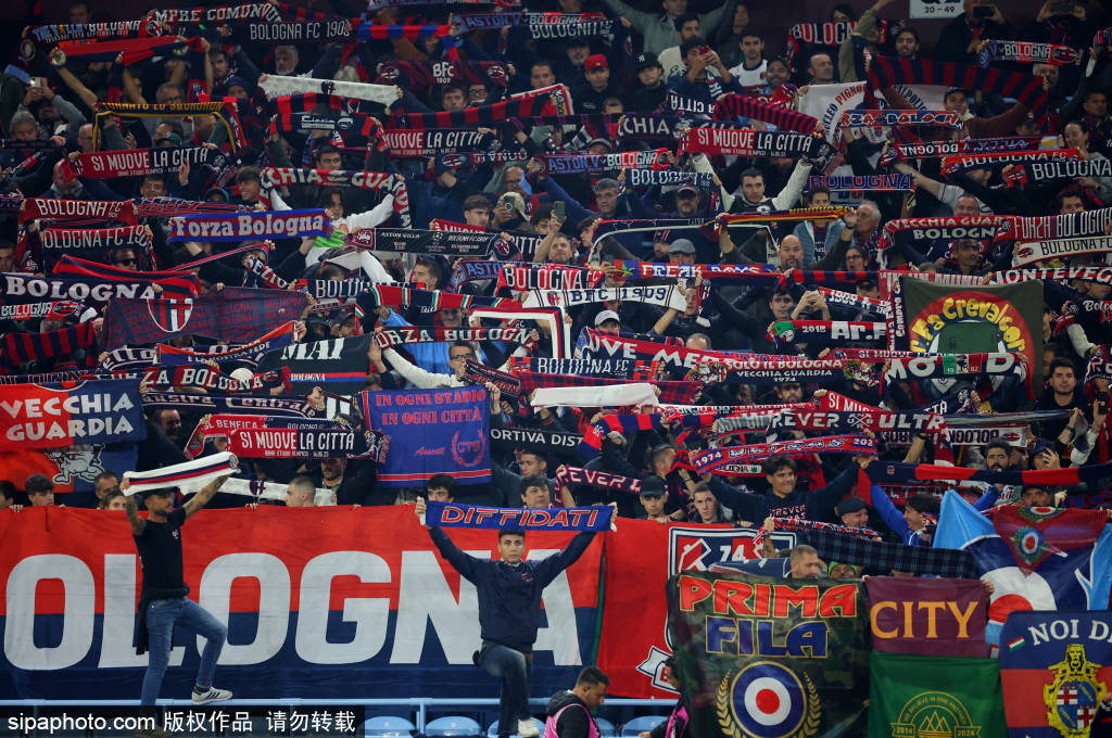 阿贾克斯队力压对手,取得胜利 阿贾克斯队力压对手,取得胜利