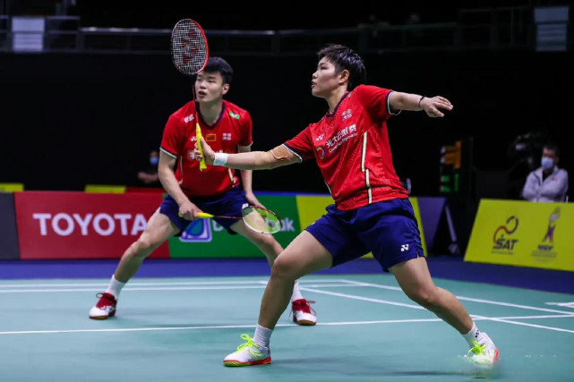 包含丹麦队横扫韩国队，黄鸭组合刷新纪录的词条